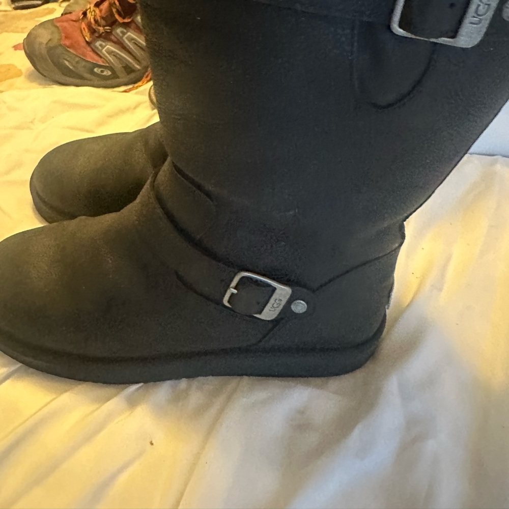 ugg boots slightly worn Excellent condition size 10